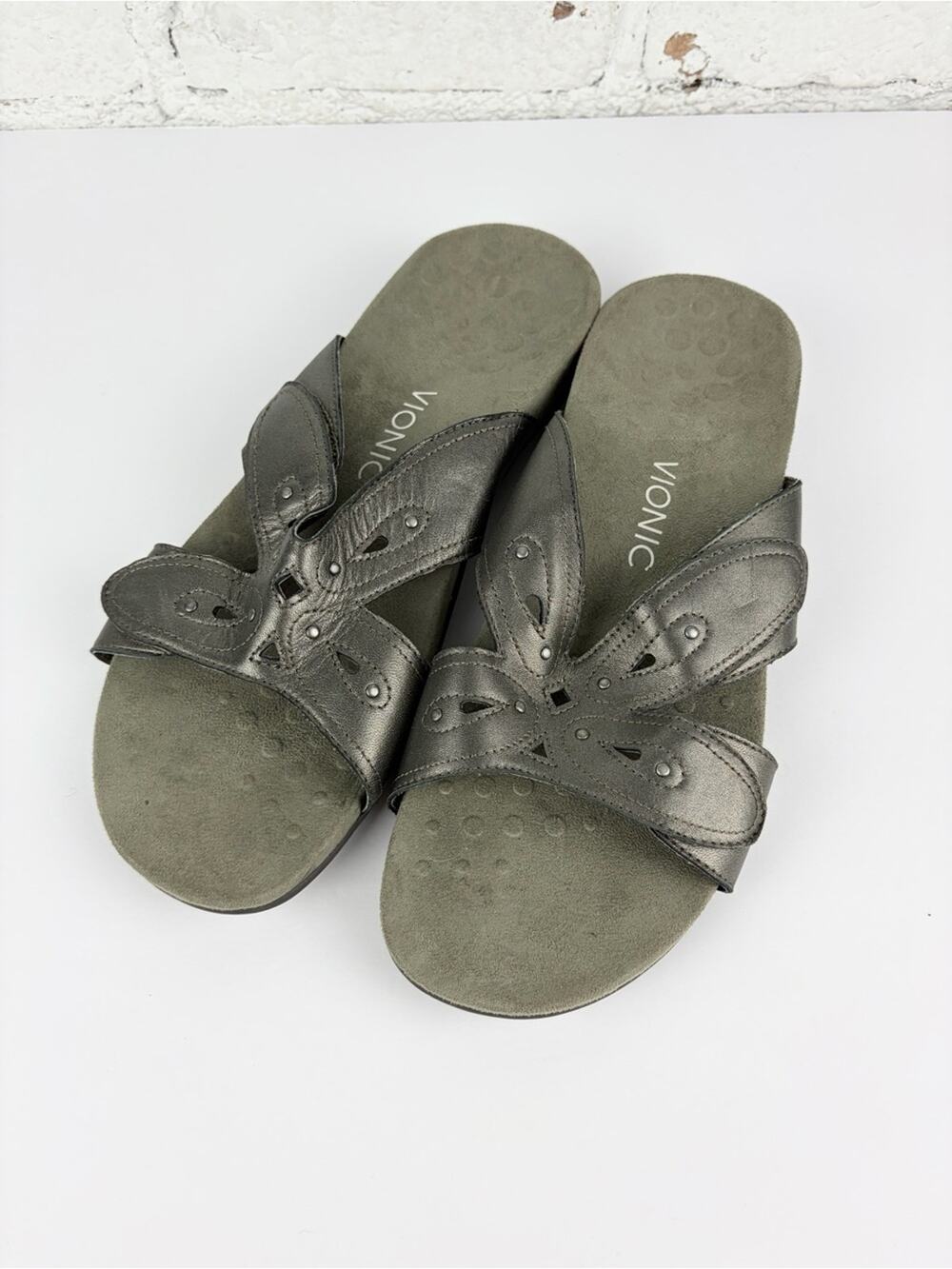 Vionic Sonja Metallic Silver Grey Leather Butterfly Floral Slide Sandals 12